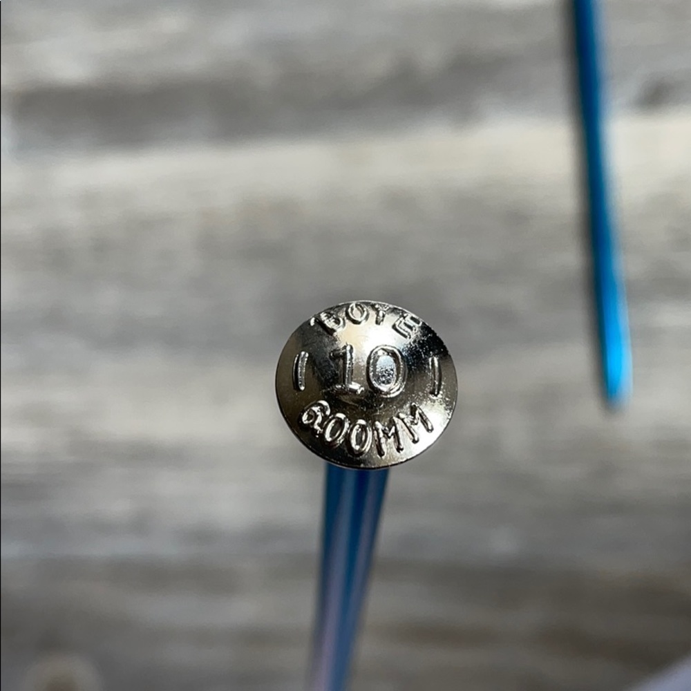Boye 10” 6mm Knitting Needles and Yarn - Picture 5 of 7